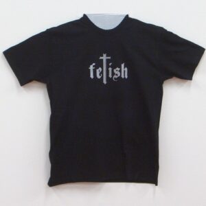 Flot fetish t-shirt, med fed skrifttype.