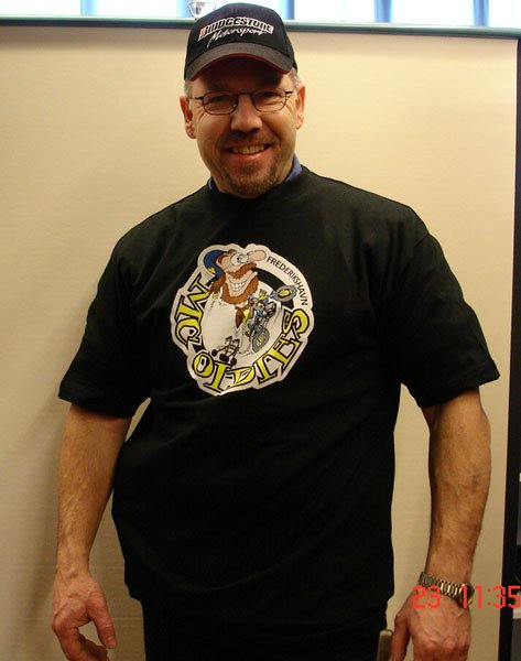 T-shirt med logo foran-0