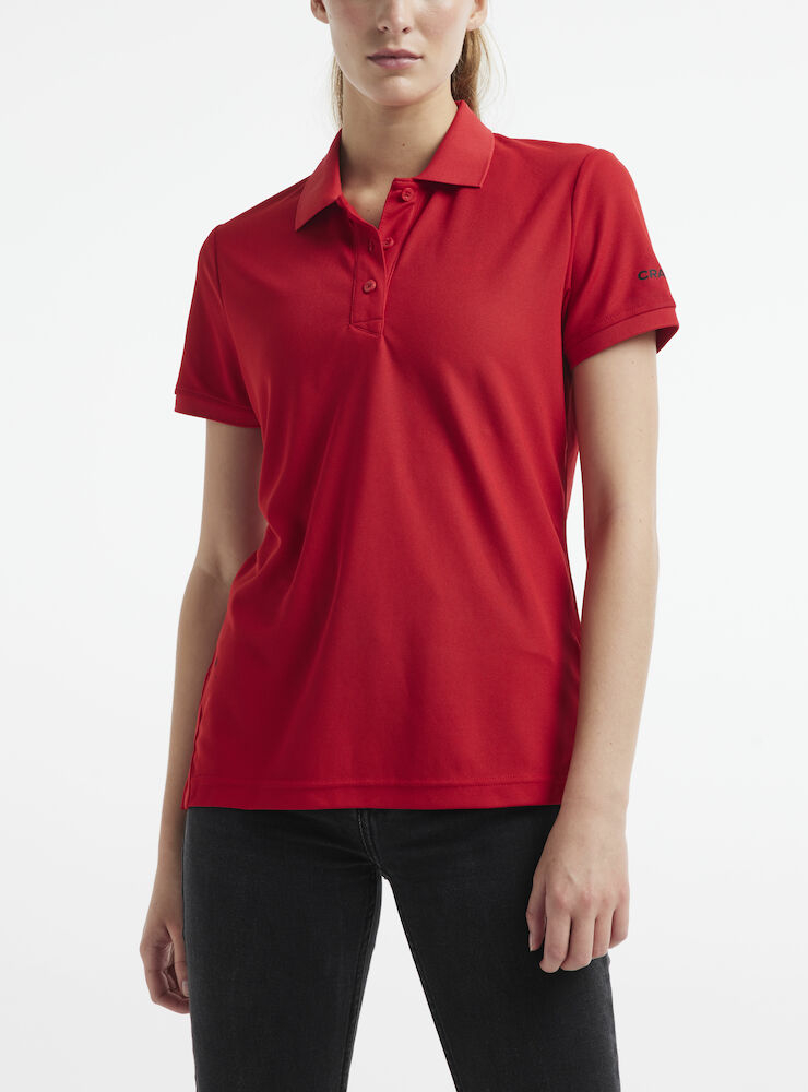 poloshirt set på model i rød